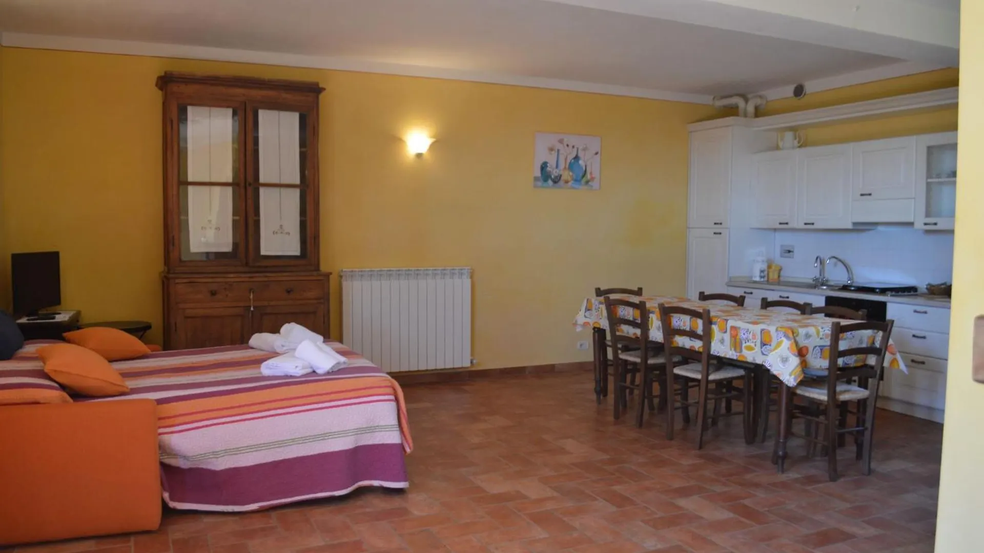 Large Apartment With Shared Swimming Pool In Crete Senesi Asciano