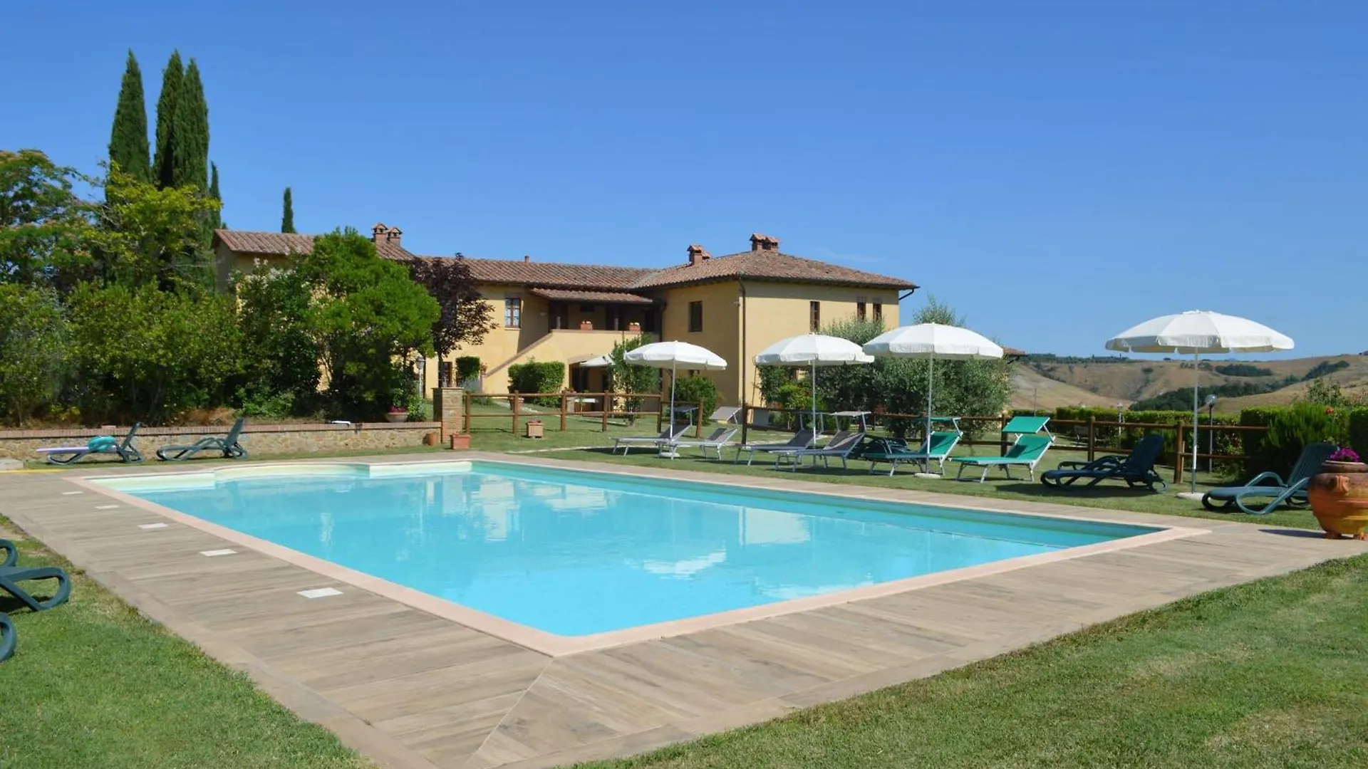 Large Apartment With Shared Swimming Pool In Crete Senesi Asciano