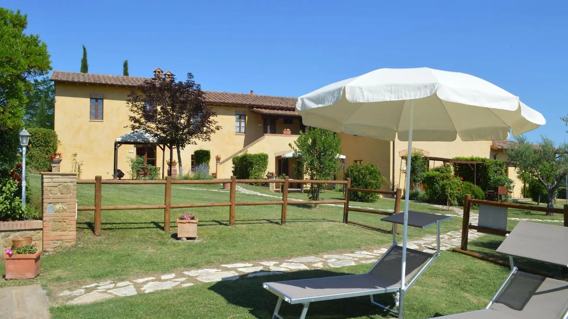 Large Apartment With Shared Swimming Pool In Crete Senesi Asciano