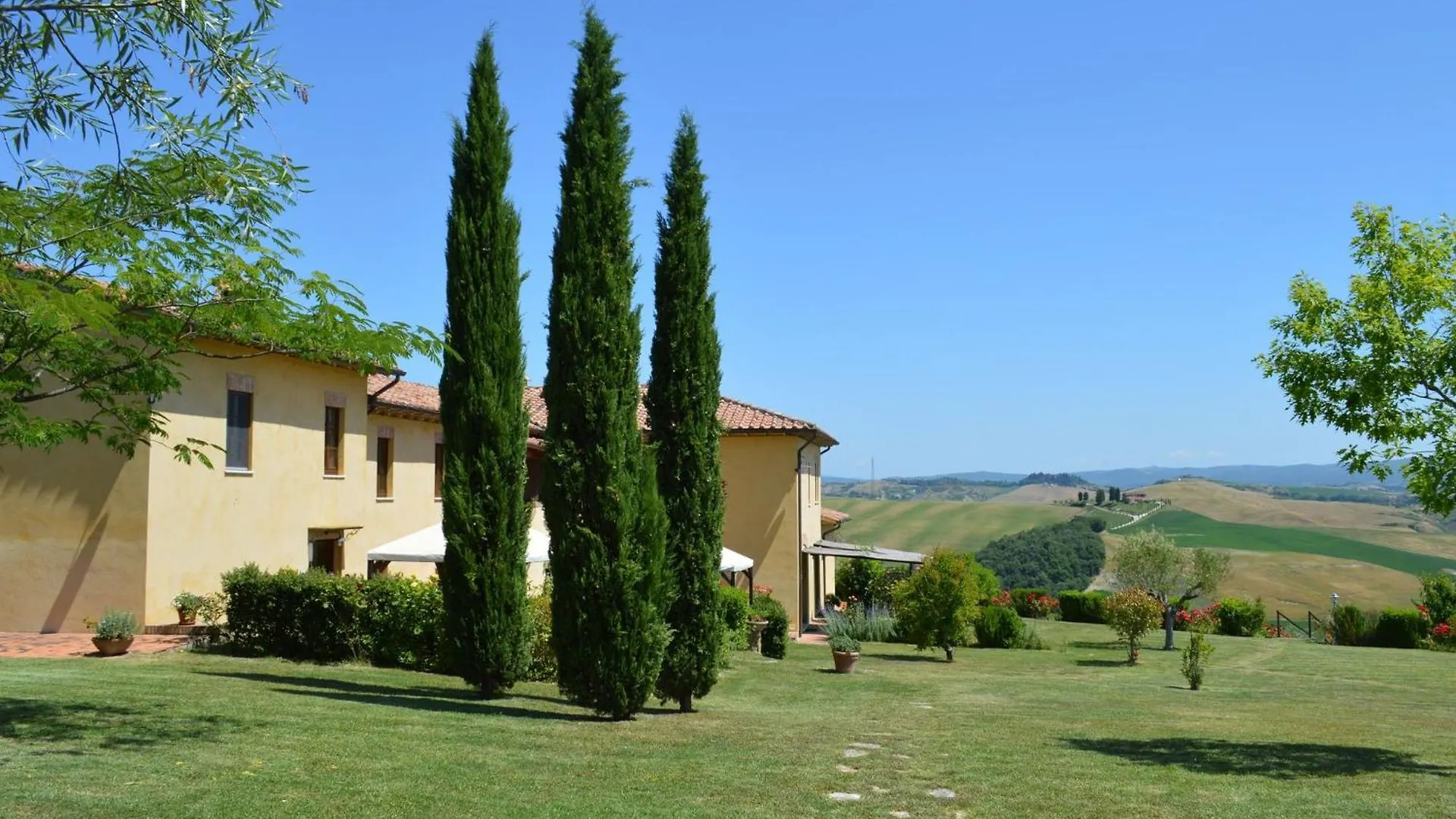 Large Apartment With Shared Swimming Pool In Crete Senesi Asciano Italy
