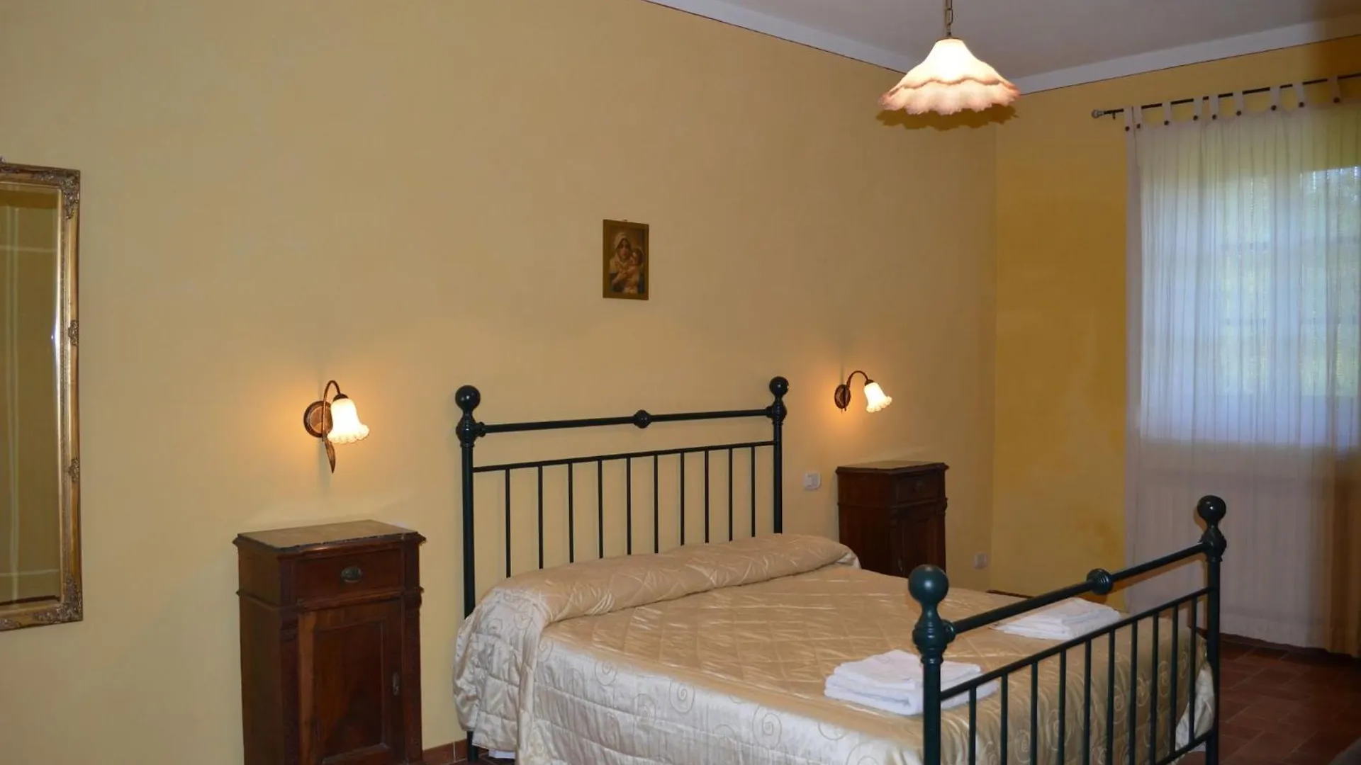 Large Apartment With Shared Swimming Pool In Crete Senesi Asciano