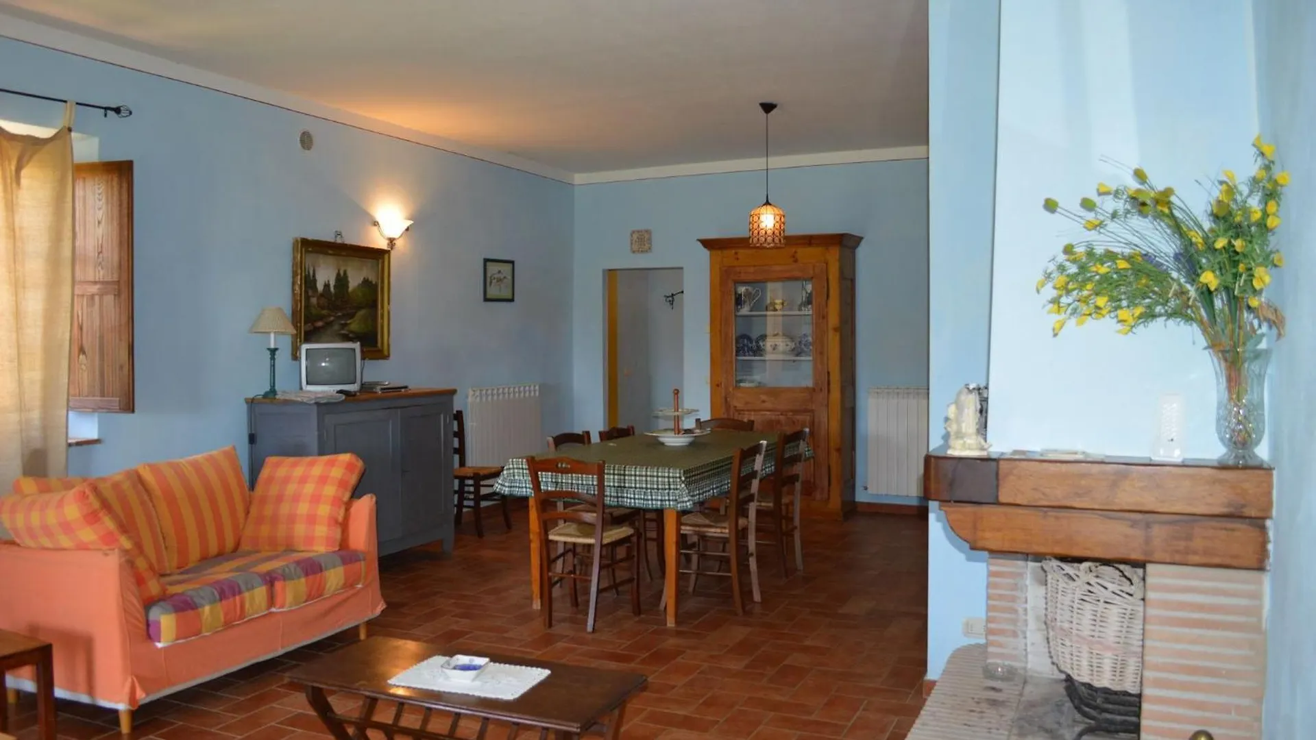 Large Apartment With Shared Swimming Pool In Crete Senesi Asciano