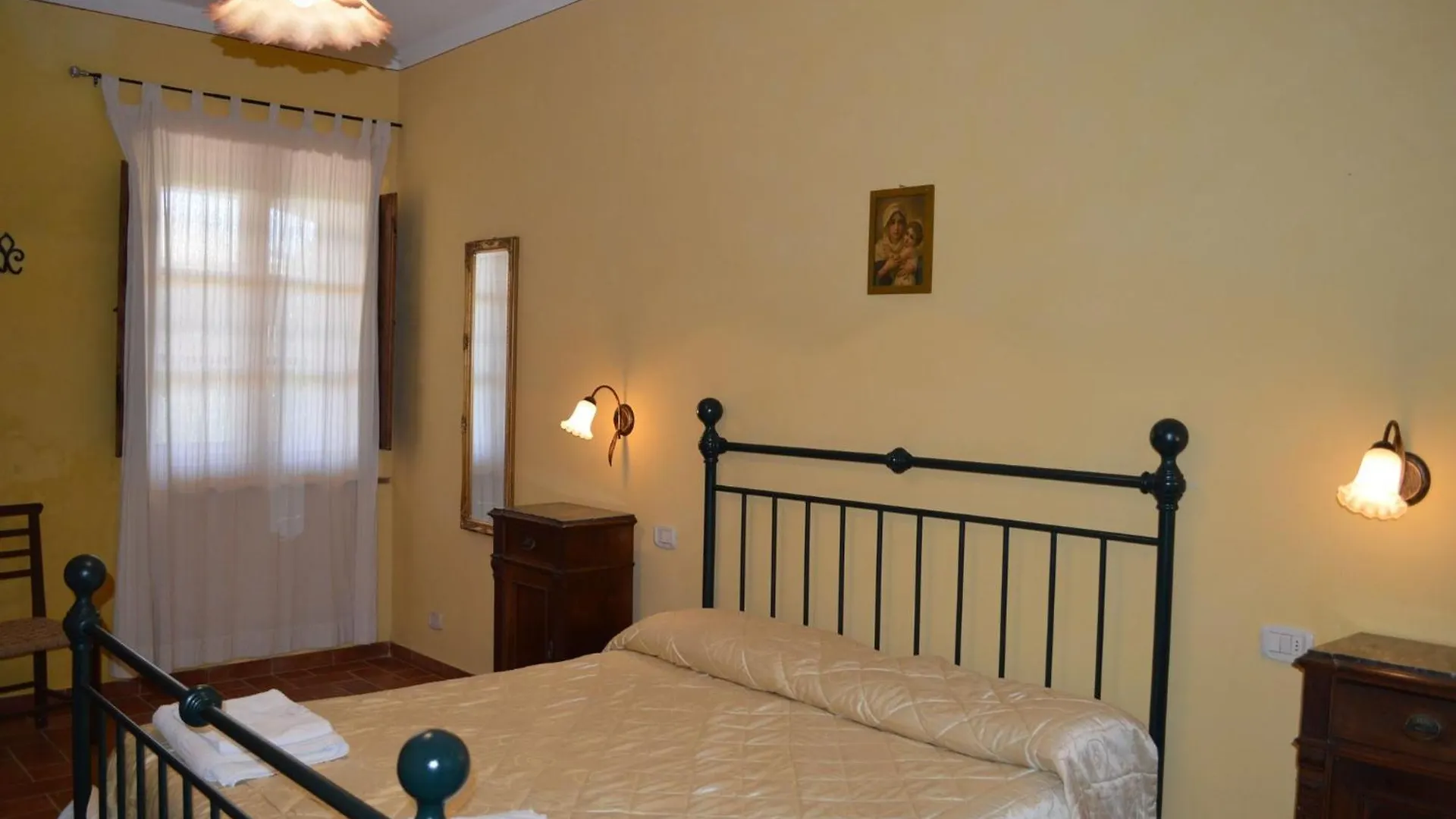 Large Apartment With Shared Swimming Pool In Crete Senesi Asciano