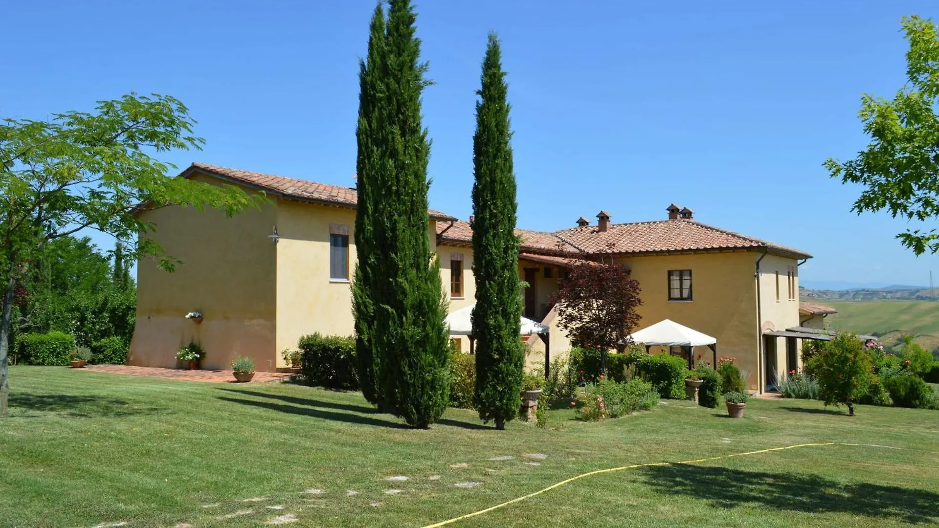 Large Apartment With Shared Swimming Pool In Crete Senesi Asciano Italy
